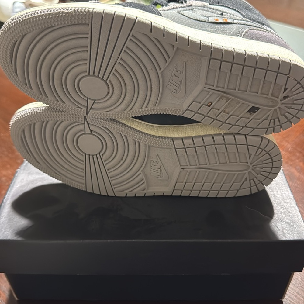 [DV0438-001] Youth Air Jordan Retro 1 Mid 'Craft Inside Out Black' (GS) - Picture 5 of 5